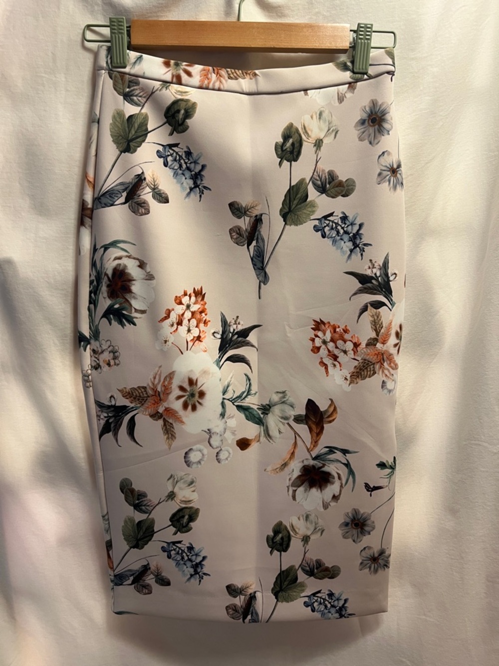 Tahari Cream Floral Pencil Skirt with Green & Rust with one 10” side slit